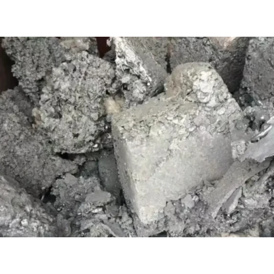 Essai de récupération de métaux non ferreux à partir de résidus d'électrolyse