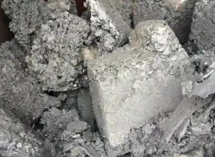 Essai de récupération de métaux non ferreux à partir de résidus d'électrolyse