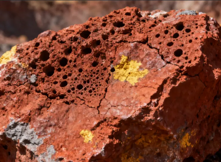 Essai intégré de traitement minéral et de métallurgie du minerai de nickel latéritique