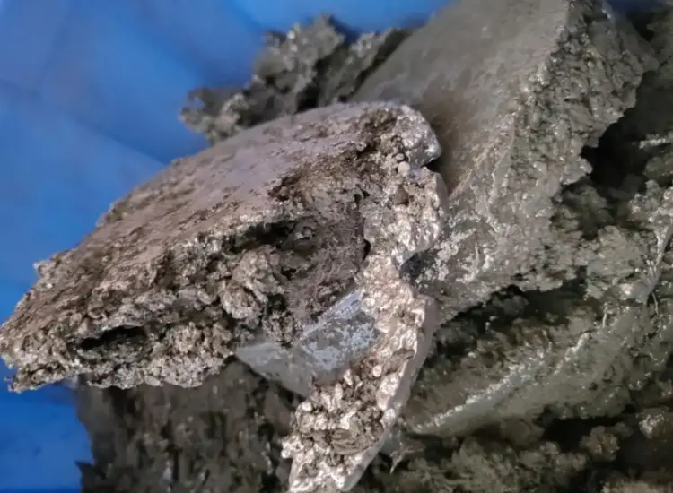 Test d'enrichissement en métaux à partir de résidus chimiques d'étain