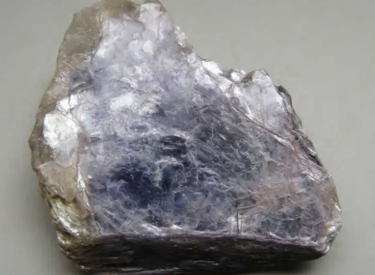 Essai de traitement minéral du minerai de lithium